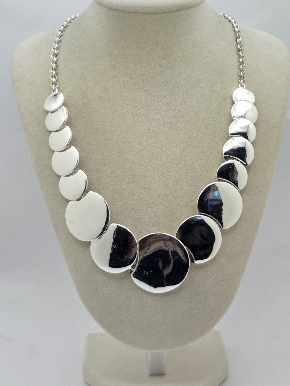 Nine West Silver Tone Graduated Disc Collar Statement Necklace 18"